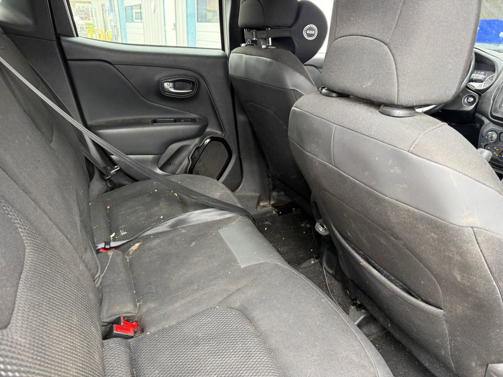 Used 2018 Jeep Renegade Altitude FWD image 13