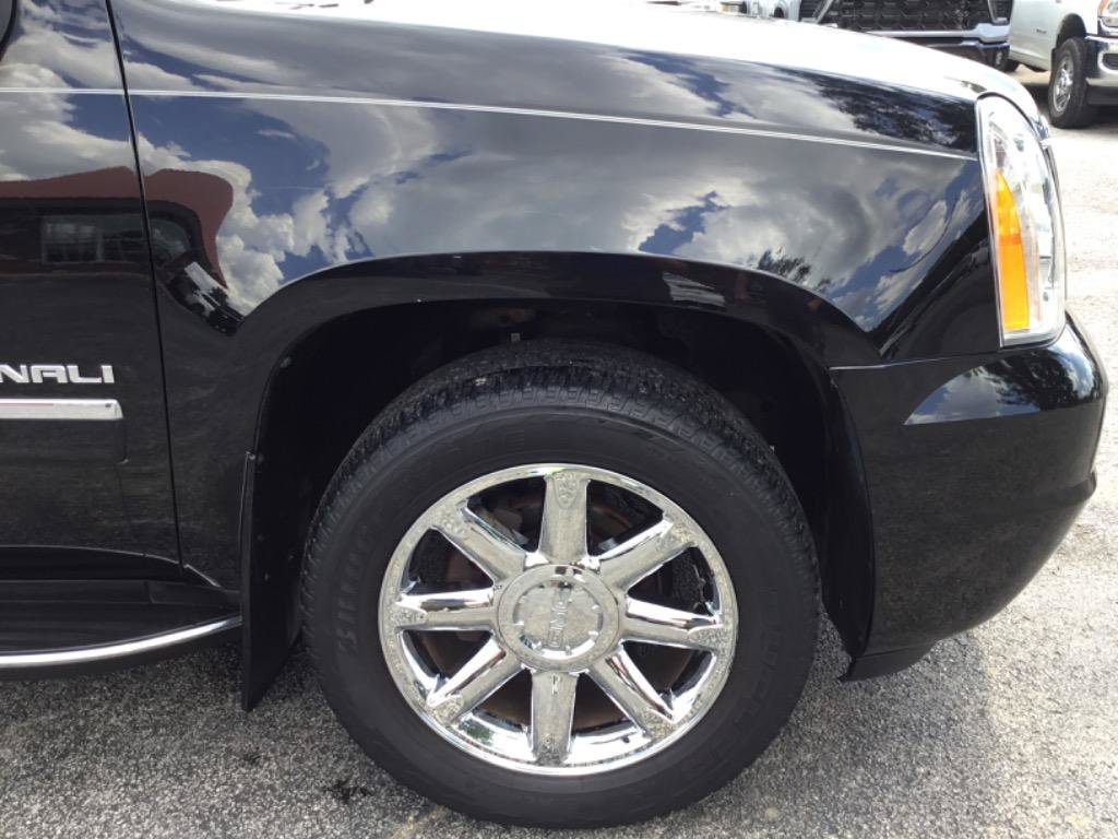 Used 2010 GMC Yukon XL Denali AWD/4WD image 20