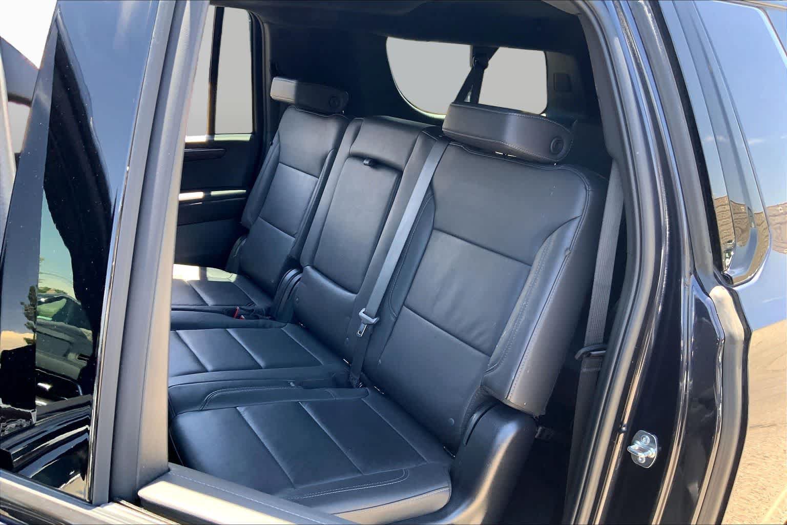 Used 2025 Chevrolet Suburban Z71 AWD/4WD image 20