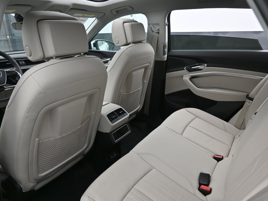 Used 2024 Audi Q8 e-tron Premium image 33