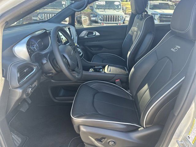 New 2026 Chrysler Pacifica Limited image 9