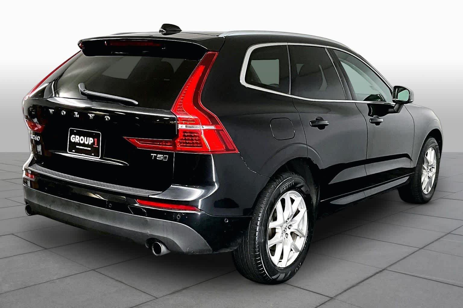 Used 2019 Volvo XC60 T5 Momentum w/ Premium Package AWD/4WD image 13