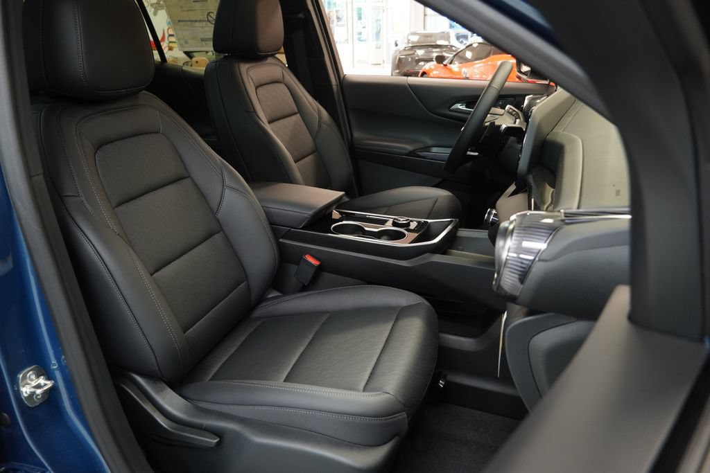 New 2026 Chevrolet Equinox LT w/ Convenience Package II FWD image 36