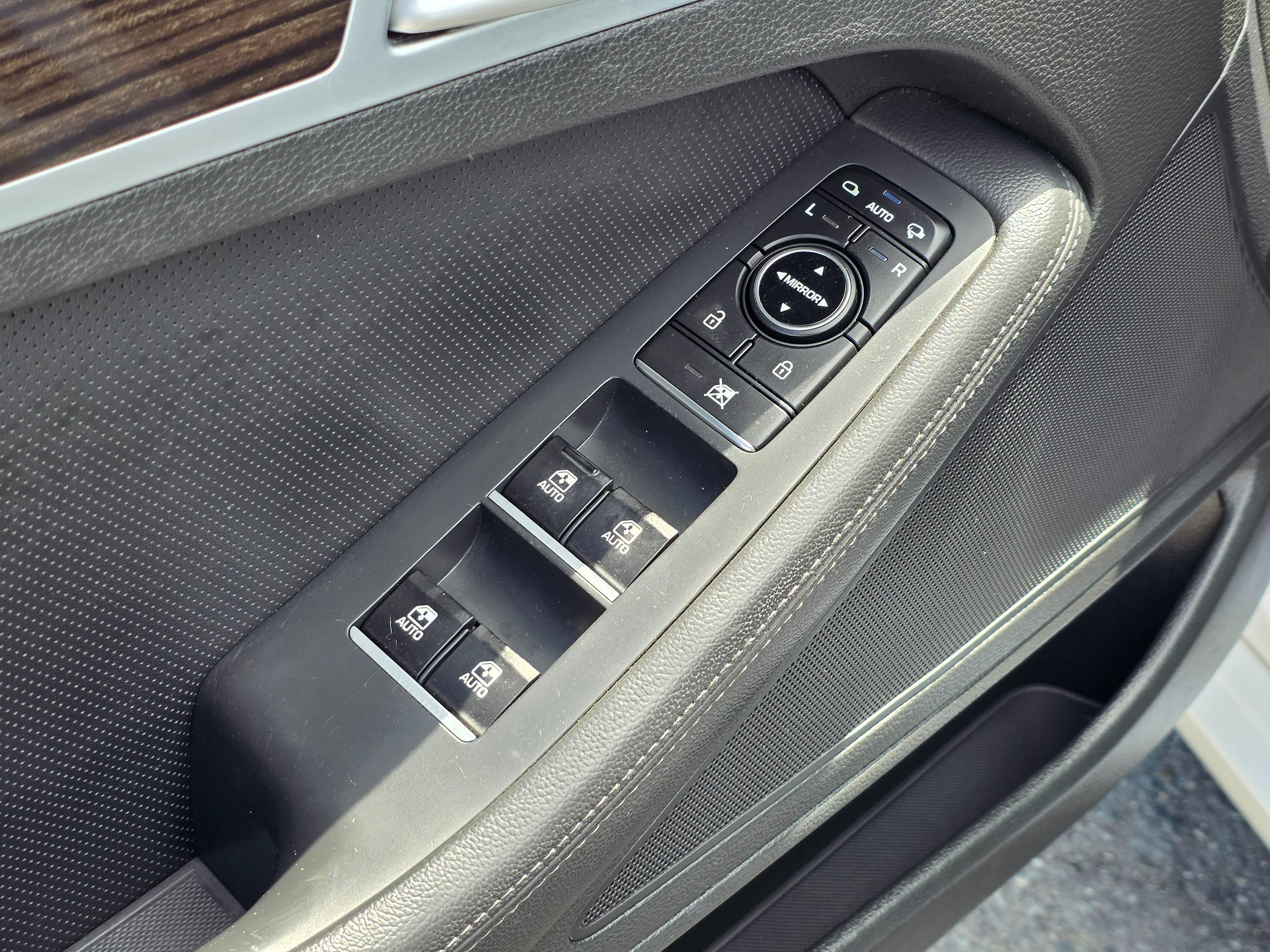 Used 2018 Genesis G80 3.8 image 22