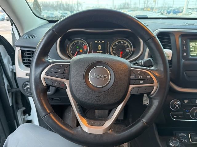 Used 2016 Jeep Cherokee Latitude w/ Cold Weather Group image 17