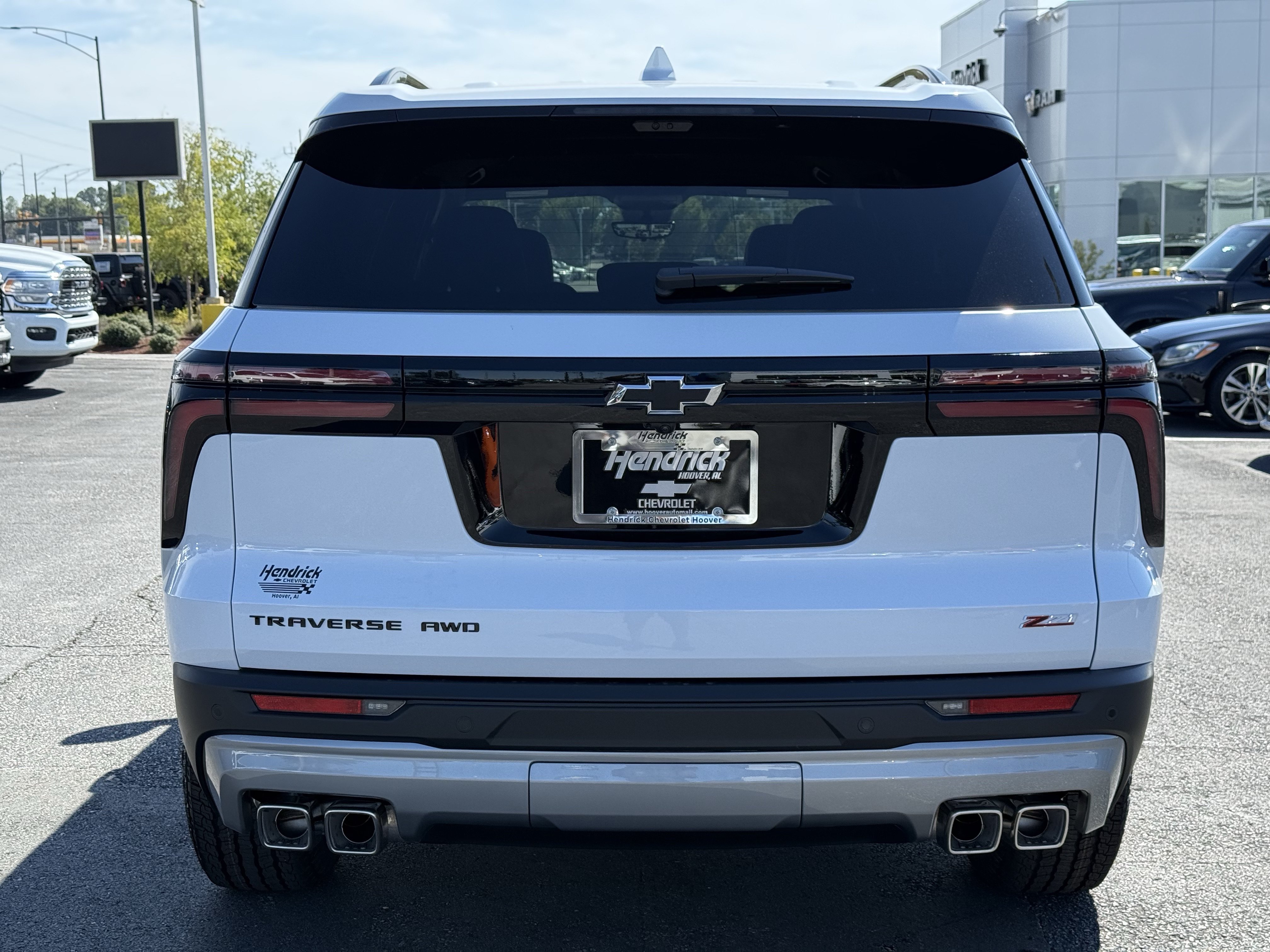 New 2027 Chevrolet Traverse Z71 w/ Enhanced Driving Package AWD/4WD image 9