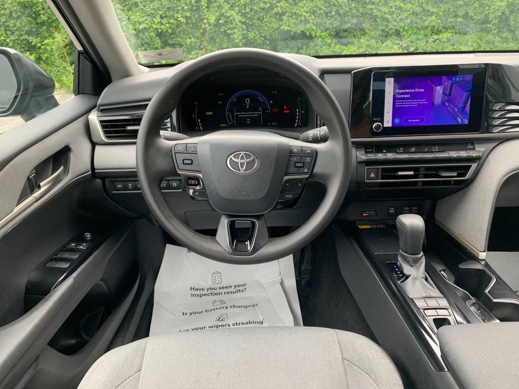 Used 2025 Toyota Camry LE w/ Convenience Package FWD image 17