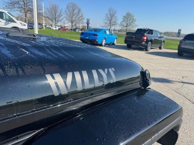 Used 2022 Jeep Gladiator Willys AWD/4WD image 12