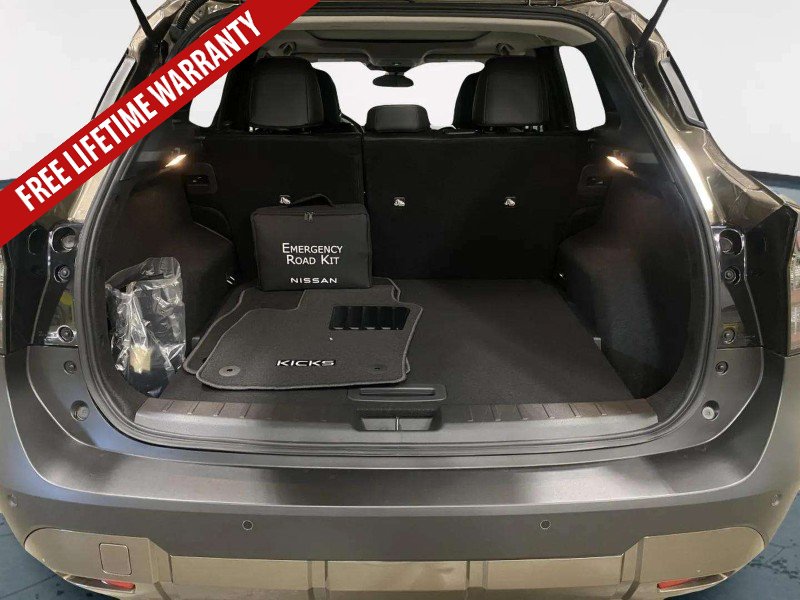 New 2026 Nissan Kicks SR w/ SR Premium Package FWD image 28
