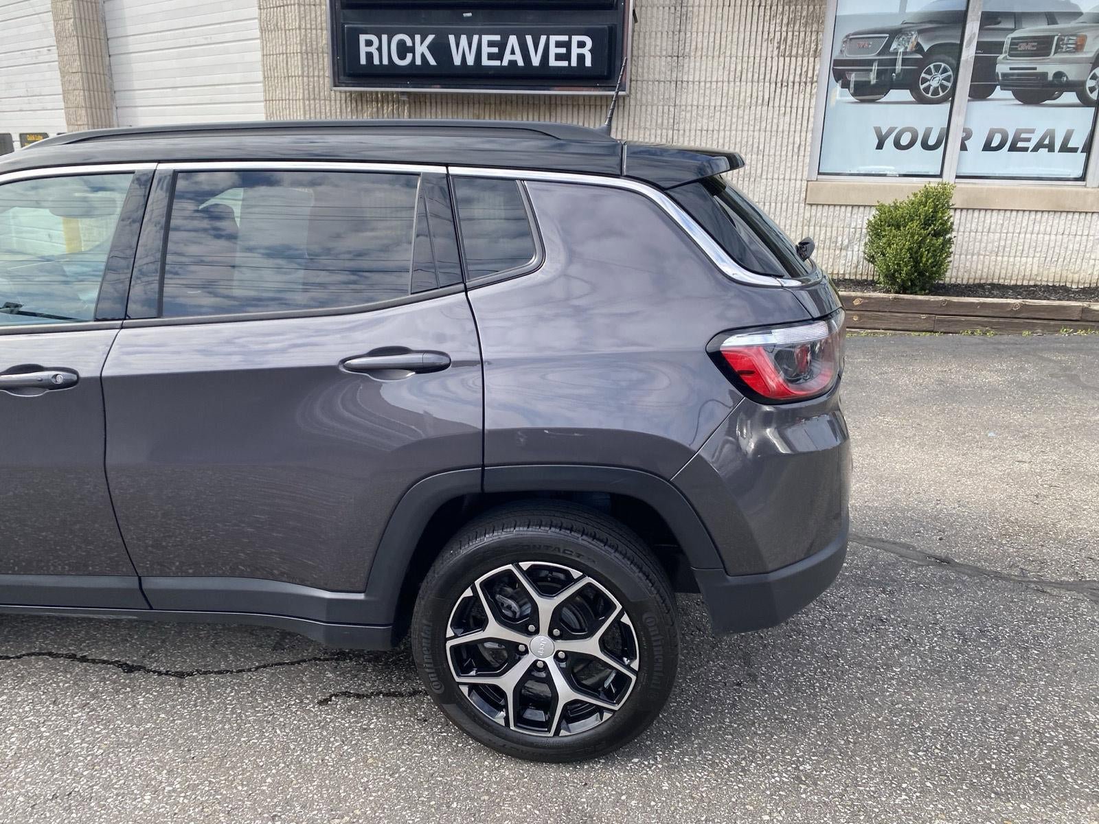 Used 2024 Jeep Compass Limited image 5