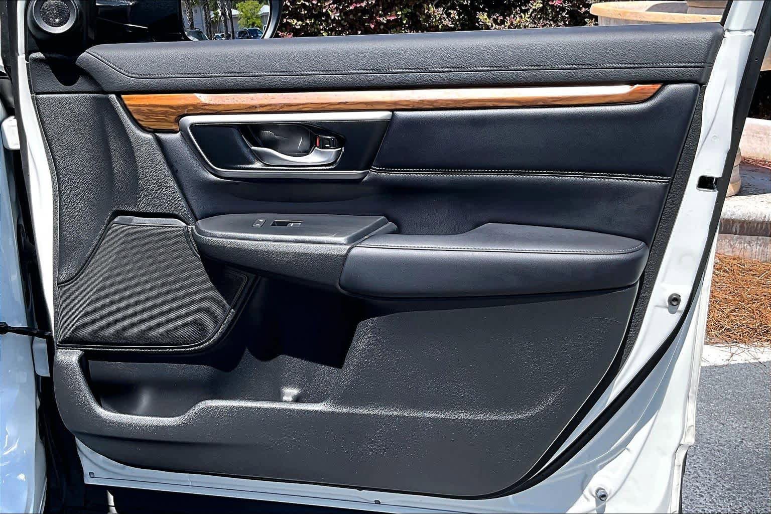 Used 2018 Honda CR-V Touring image 23