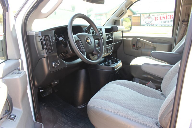 Used 2020 Chevrolet Express 3500 LT w/ LT Preferred Equipment Group RWD image 24