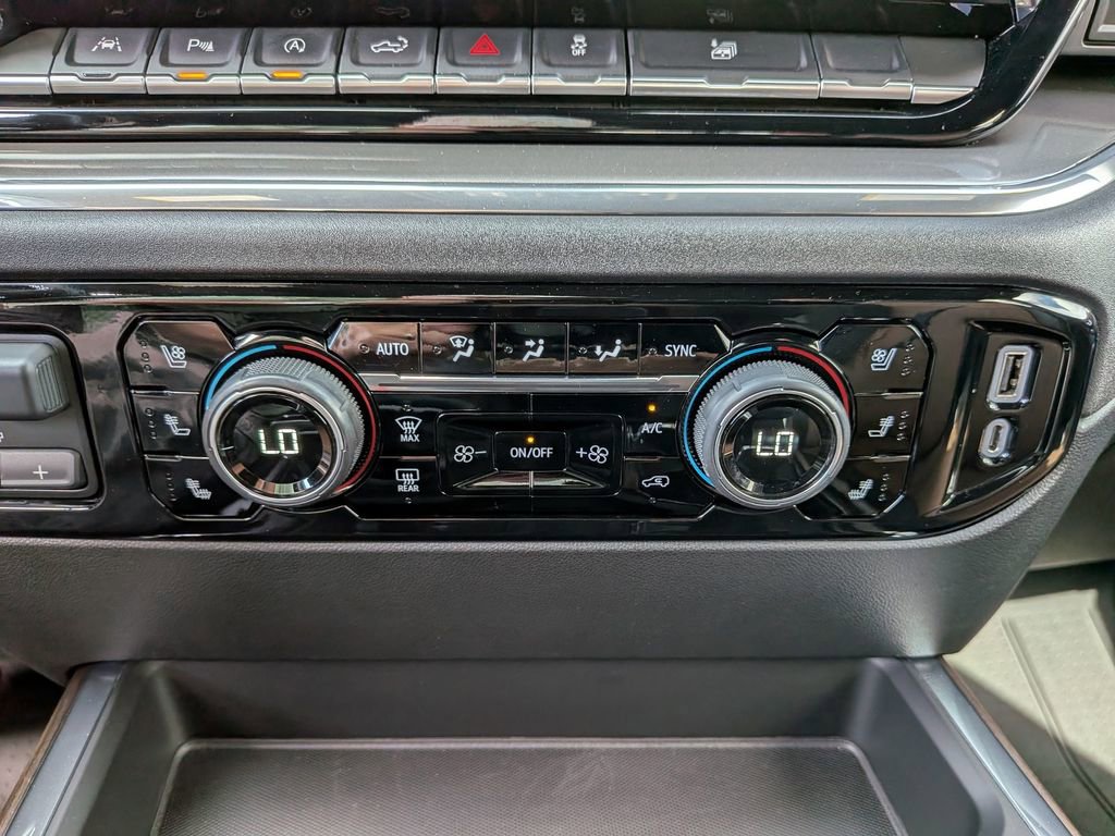 Used 2023 Chevrolet Silverado 1500 High Country w/ High Country Premium Package AWD/4WD image 19