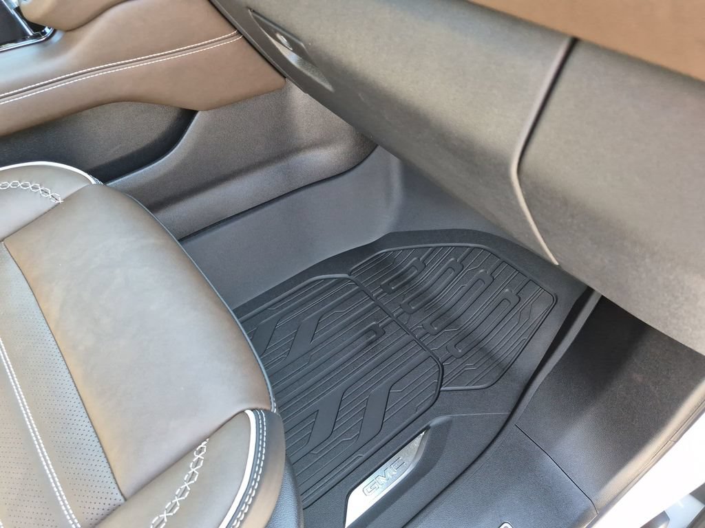 New 2026 GMC Yukon XL Denali Ultimate w/ LPO, Floor Liner Package AWD/4WD image 45