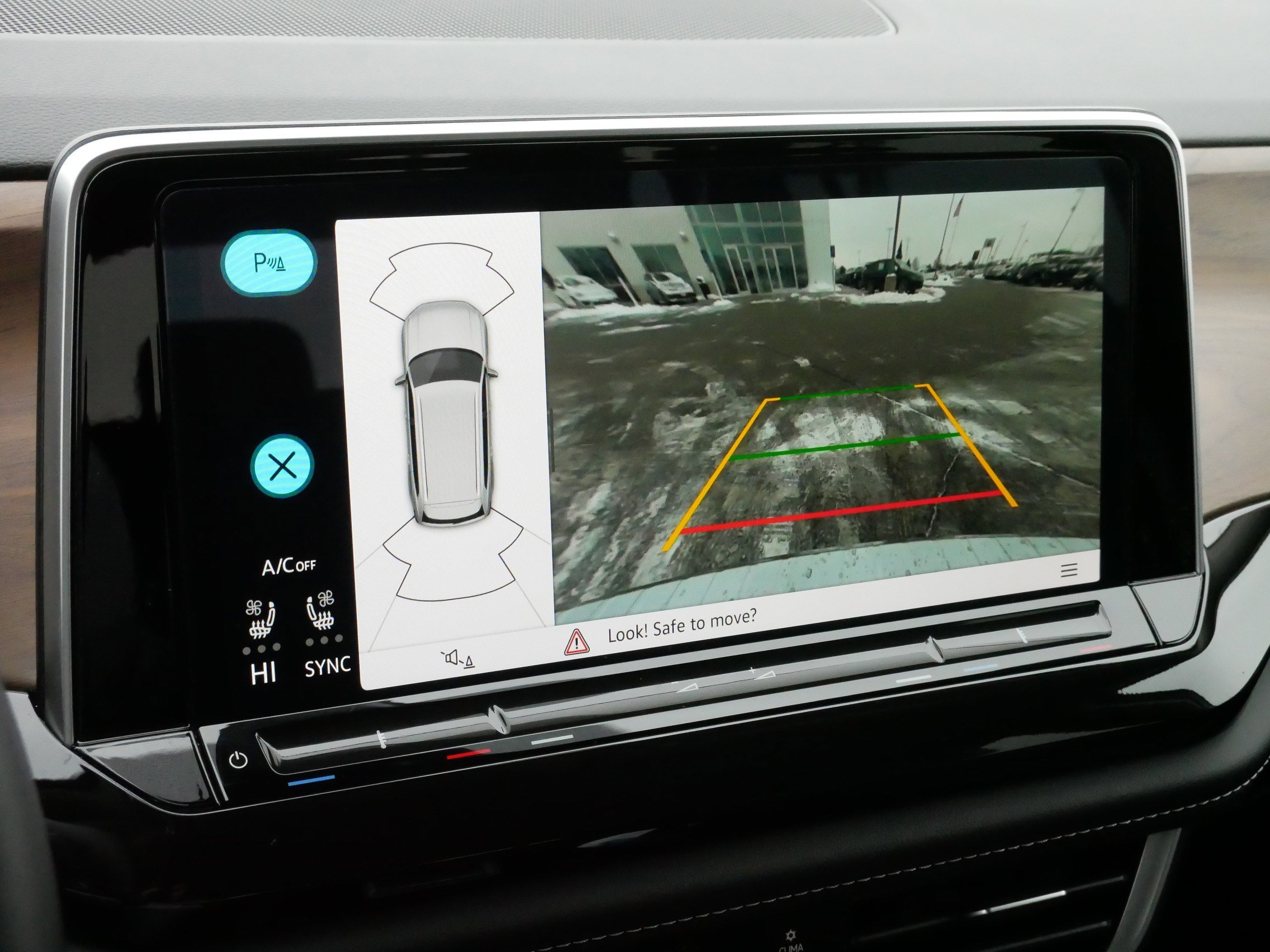 Certified 2025 Volkswagen Atlas SE image 31