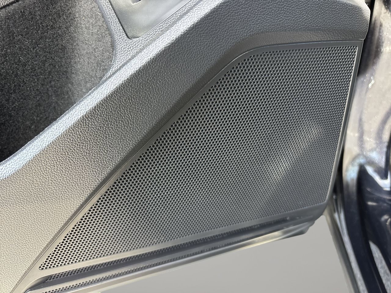 Used 2024 Volkswagen Tiguan SE image 19