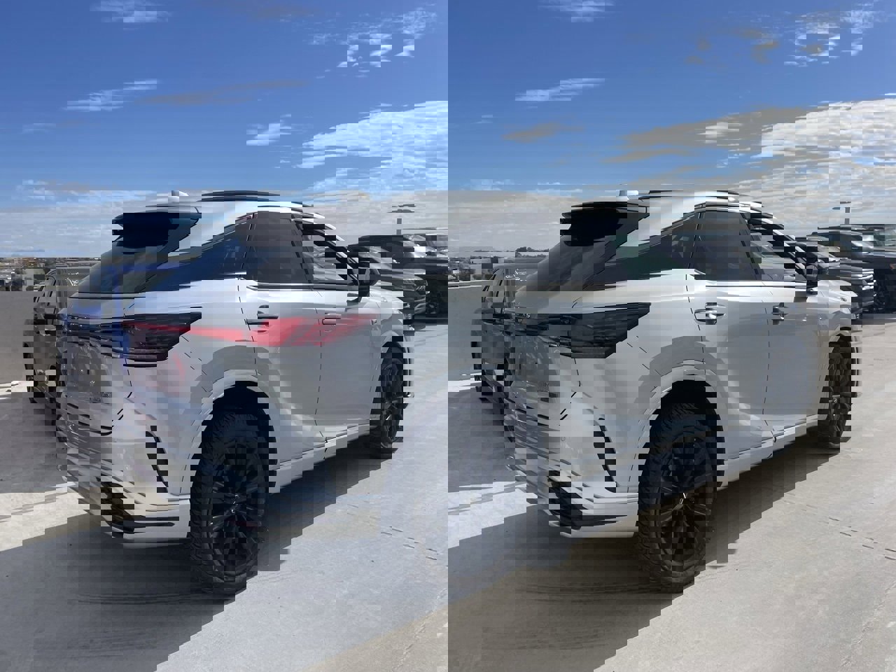 Used 2023 Lexus RX 500h F Sport image 2