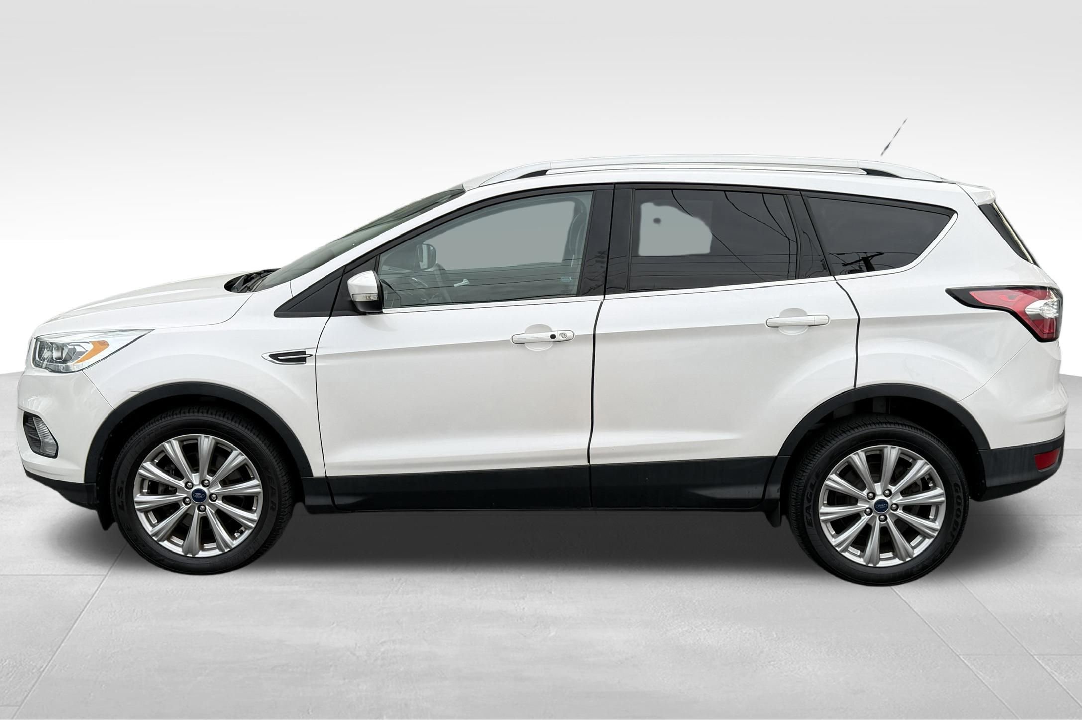 Used 2017 Ford Escape Titanium AWD/4WD image 10