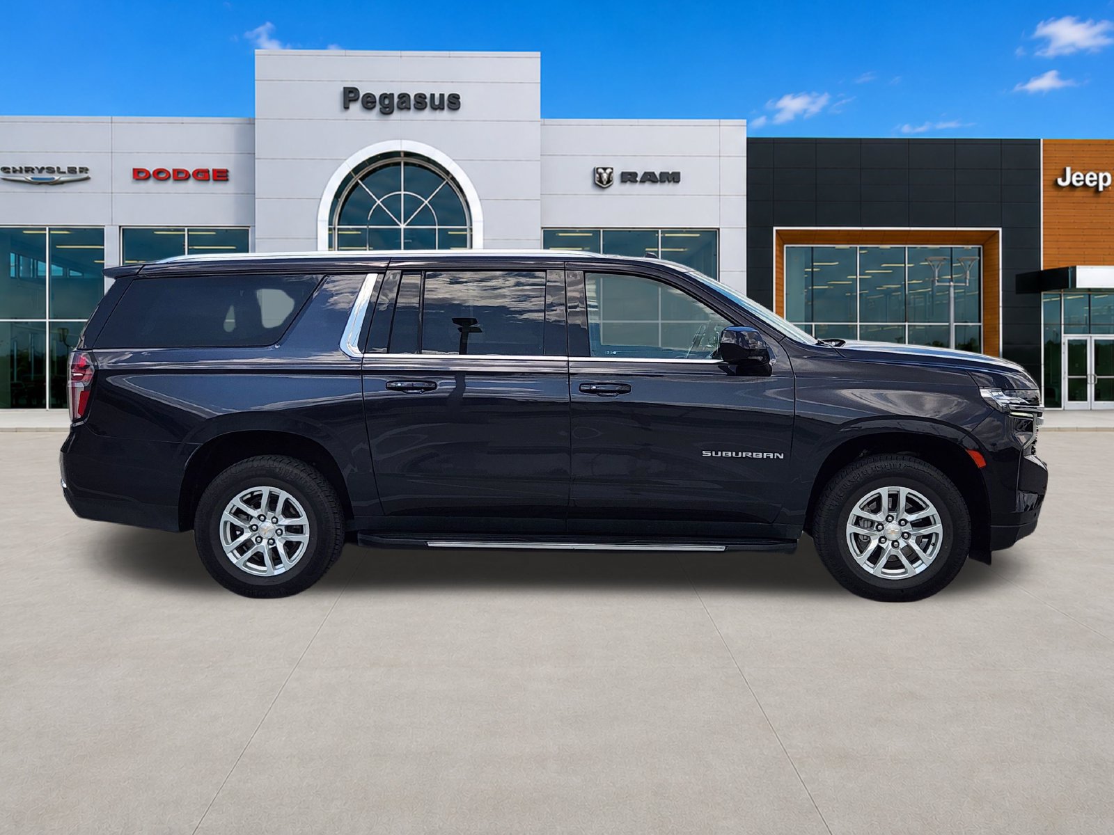 Used 2024 Chevrolet Suburban LT AWD/4WD image 7