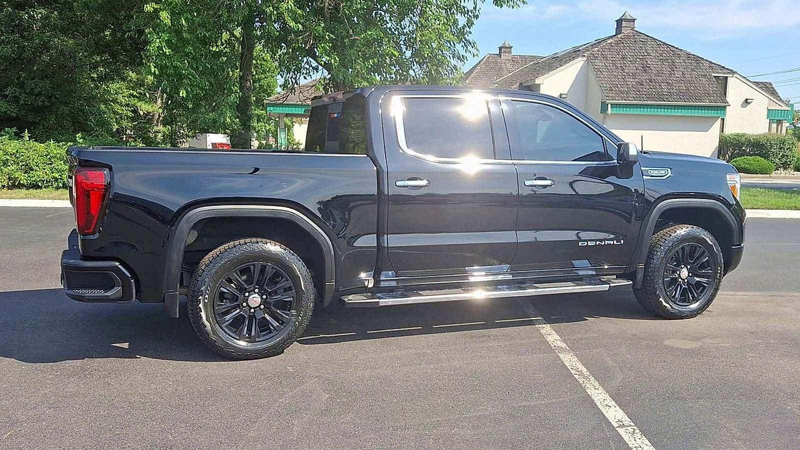 Certified 2021 GMC Sierra 1500 Denali w/ Technology Package AWD/4WD image 3