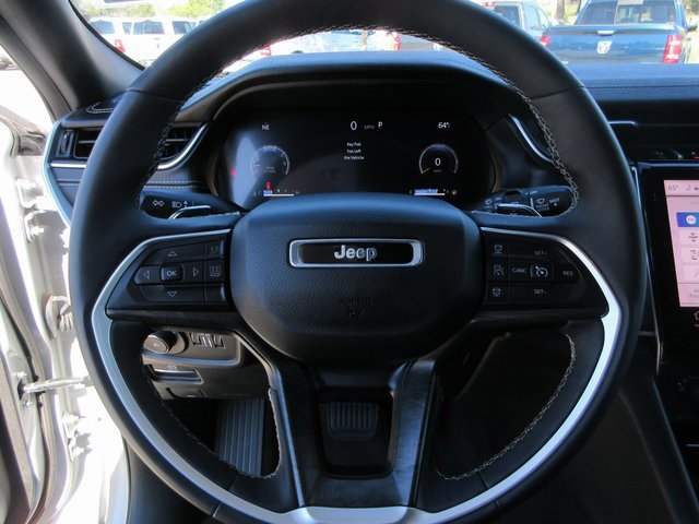 Used 2024 Jeep Grand Cherokee Limited image 16