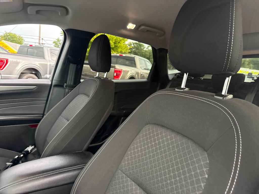 Used 2025 Ford Escape Active AWD/4WD image 23