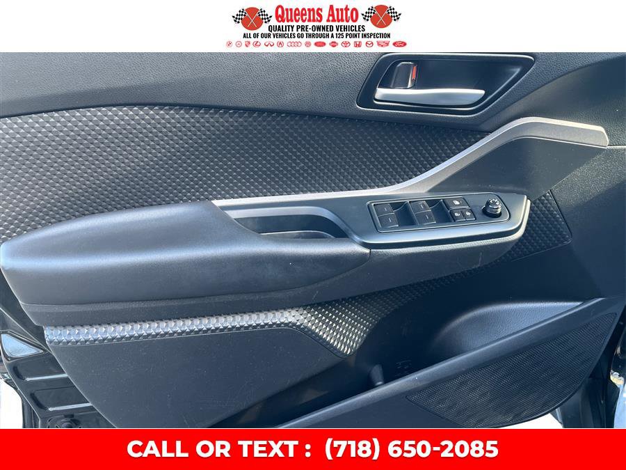 Used 2021 Toyota C-HR LE FWD image 23