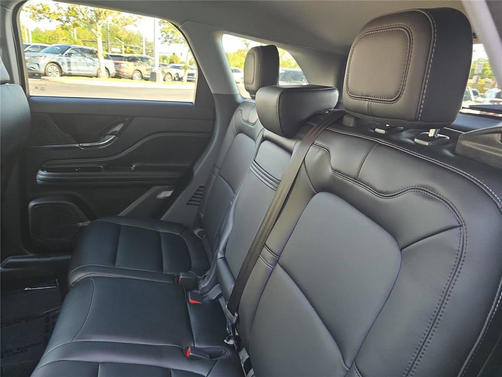 Certified 2022 Lincoln Corsair FWD image 12
