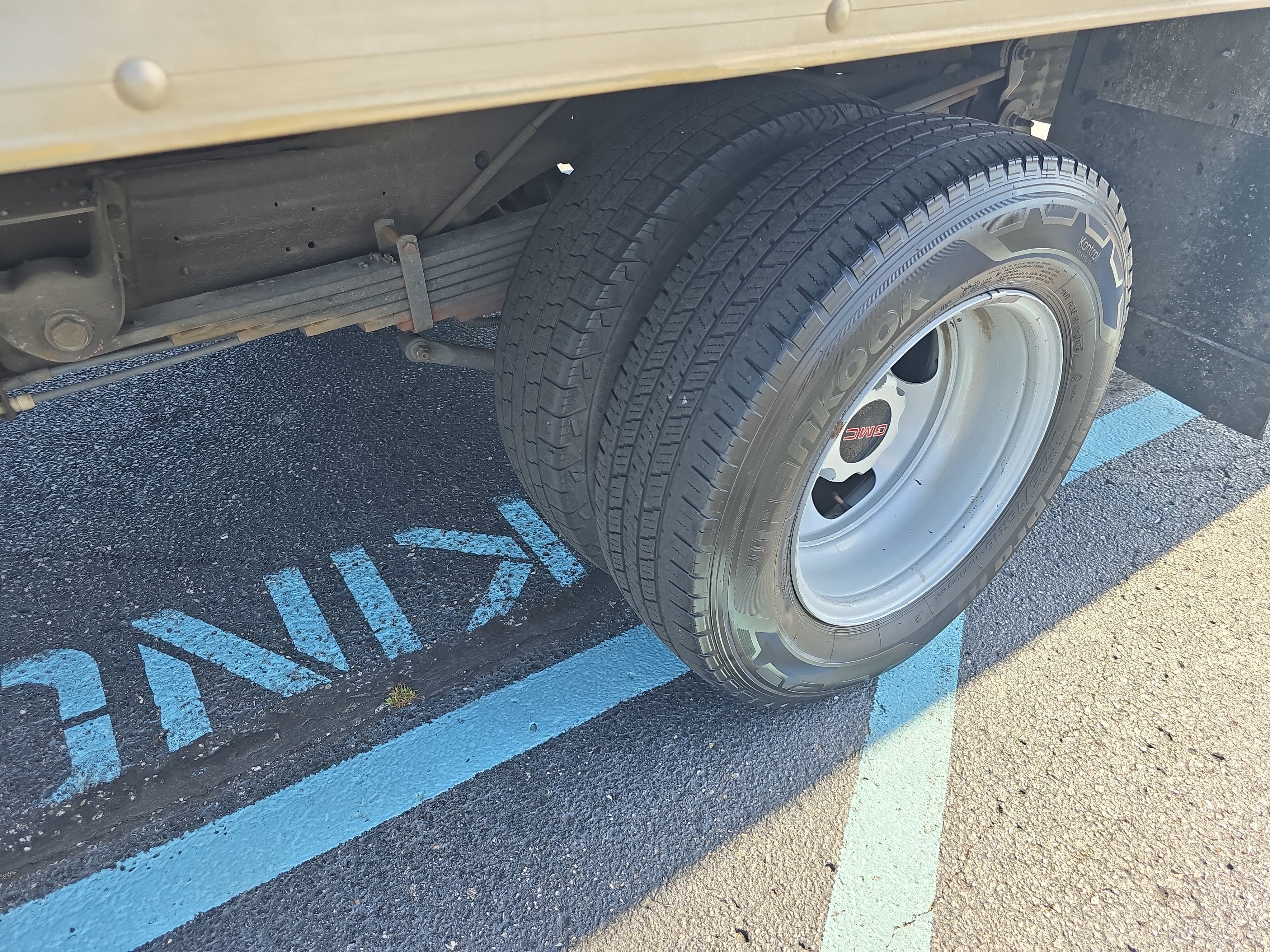 Used 2017 GMC Savana 4500 RWD image 9