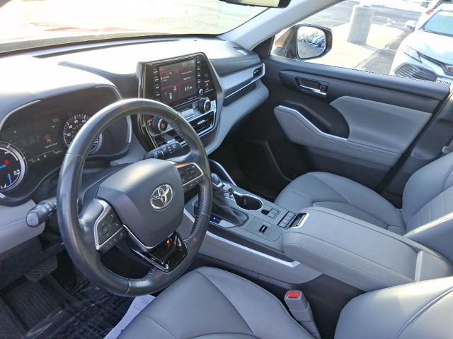 Used 2021 Toyota Highlander XLE image 18