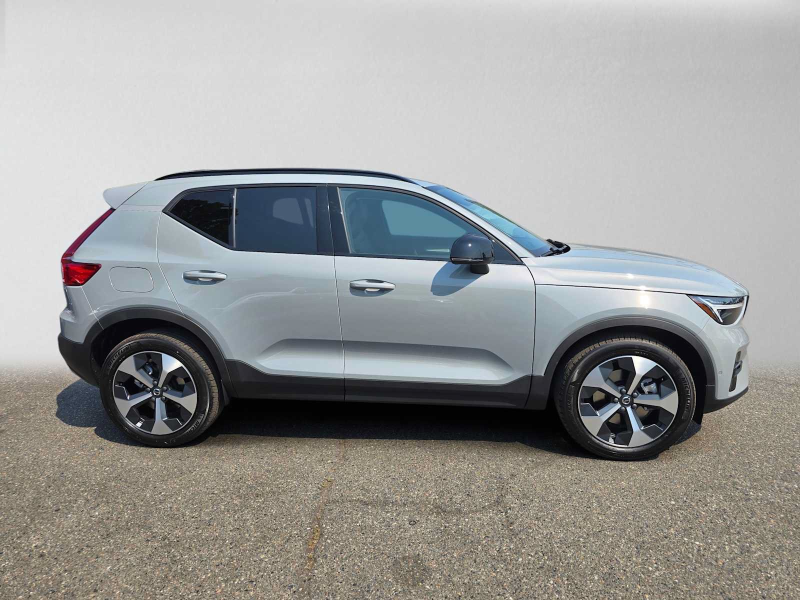 New 2026 Volvo XC40 B5 Plus w/ Protection Package Premier AWD/4WD image 2