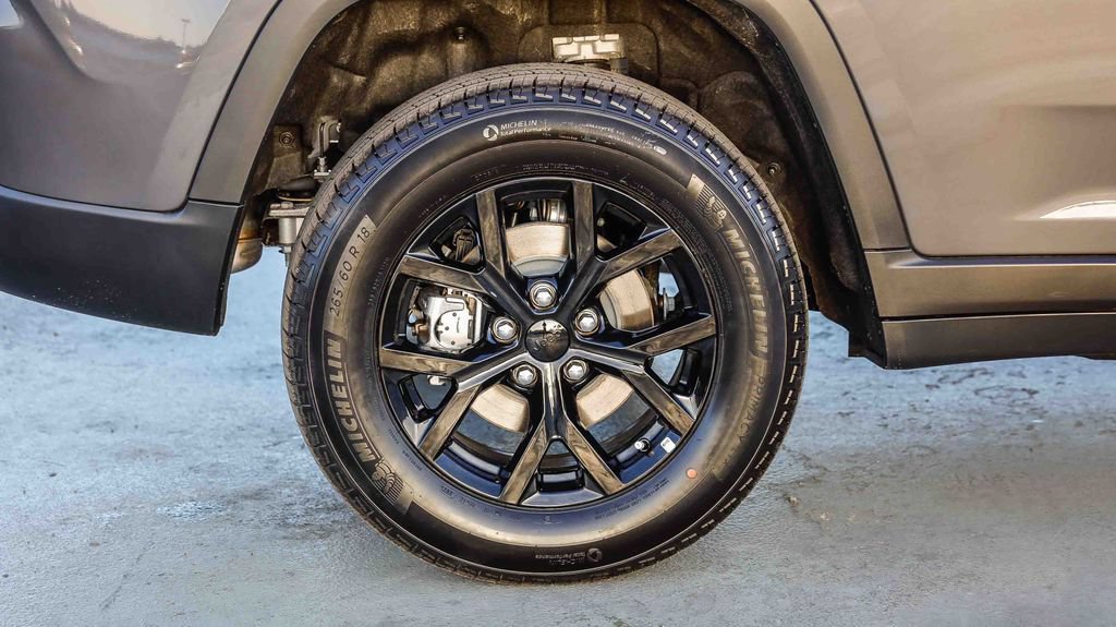 New 2026 Jeep Grand Cherokee Altitude RWD image 12