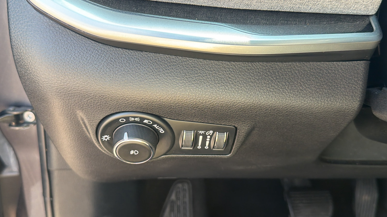 Used 2024 Jeep Compass Latitude AWD/4WD image 25