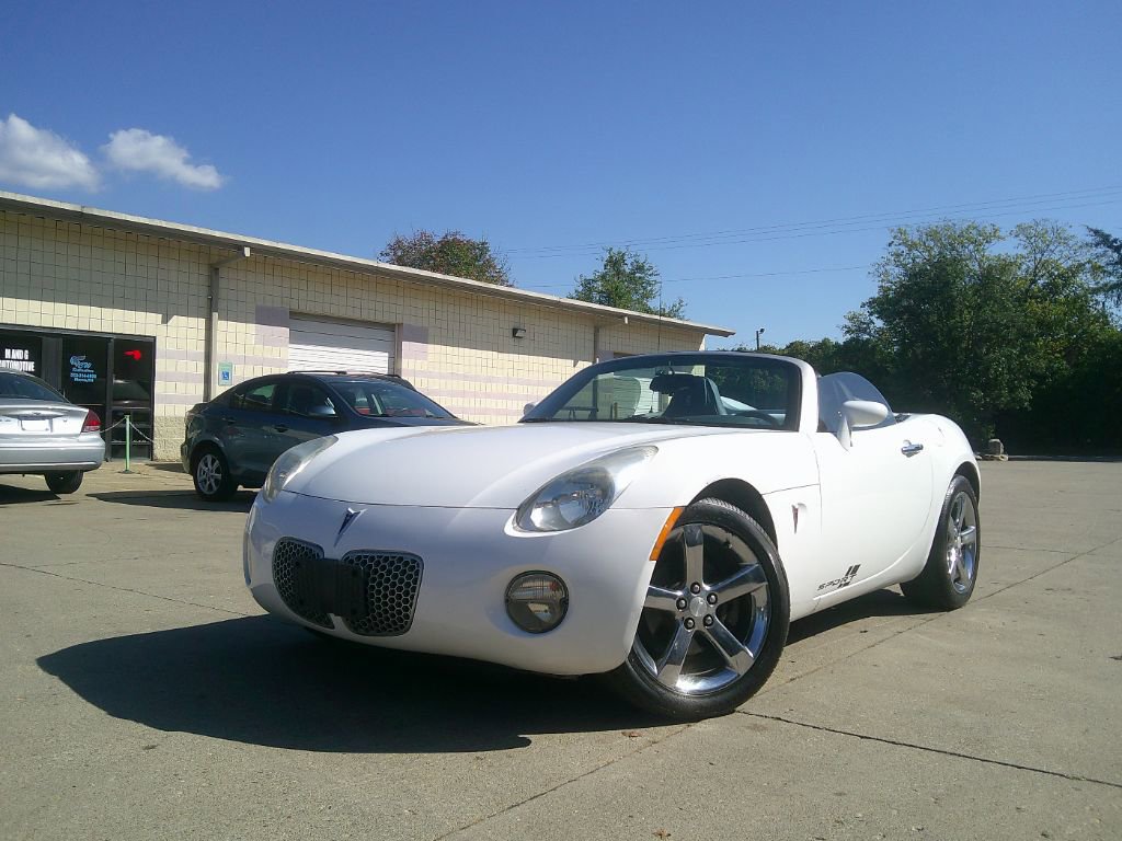 Used 2008 Pontiac Solstice Convertible w/ Premium Package image 1