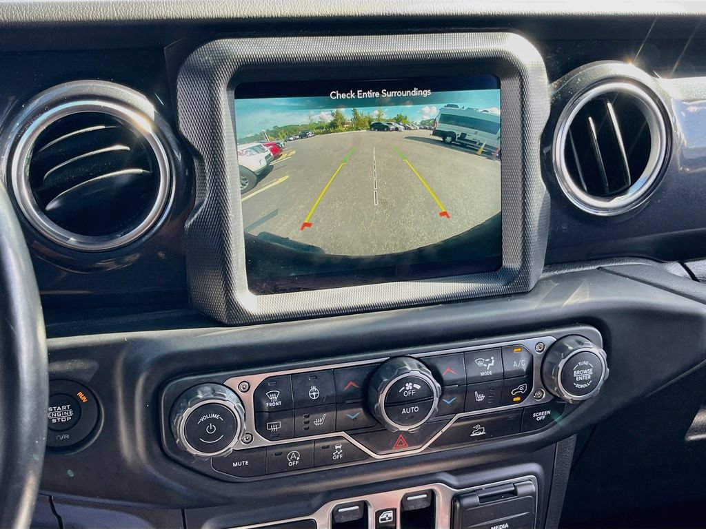 Used 2023 Jeep Wrangler Unlimited Sahara AWD/4WD image 14