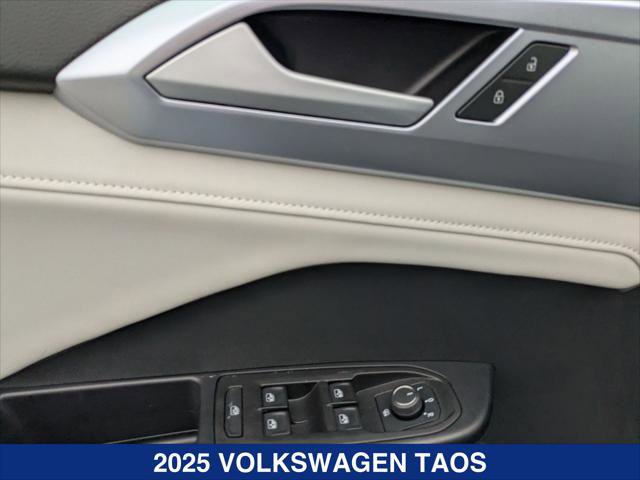Used 2025 Volkswagen Taos SE w/ Panoramic Sunroof Package FWD image 11