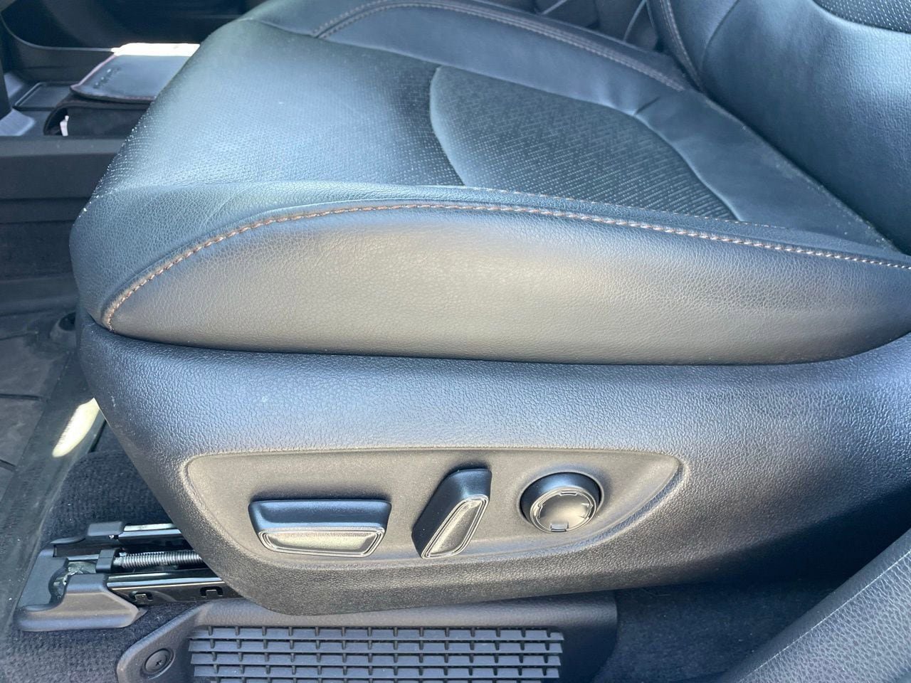 Used 2025 Toyota Sienna Platinum image 5