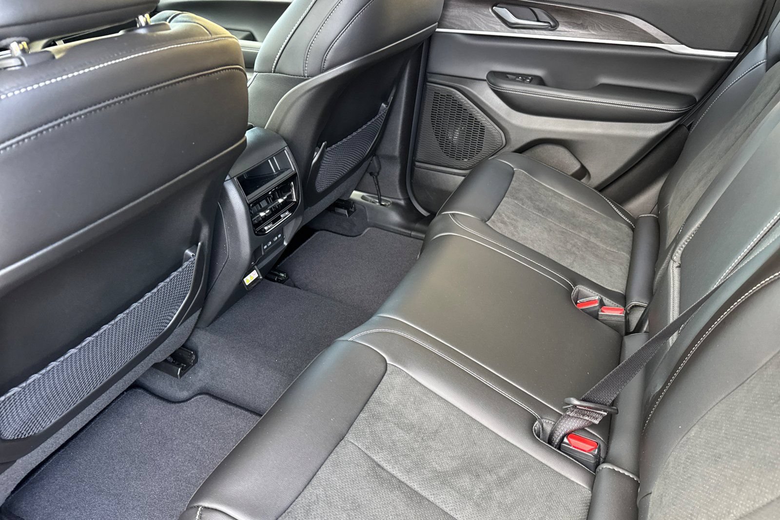 New 2026 Jeep Grand Cherokee Altitude AWD/4WD image 12