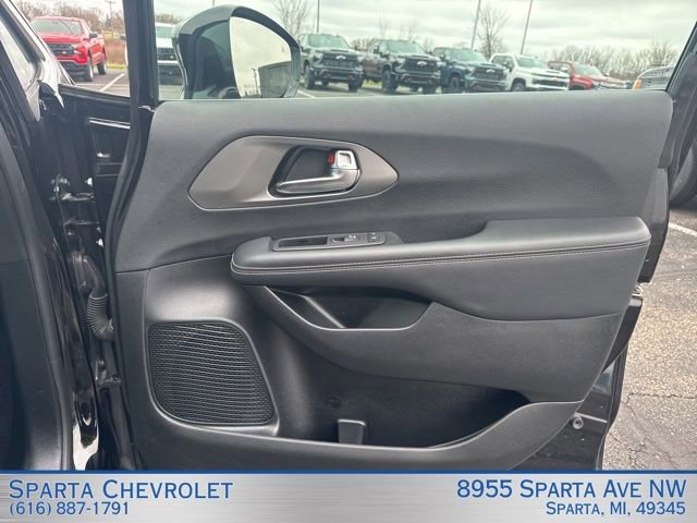 Used 2025 Chrysler Pacifica Select image 25
