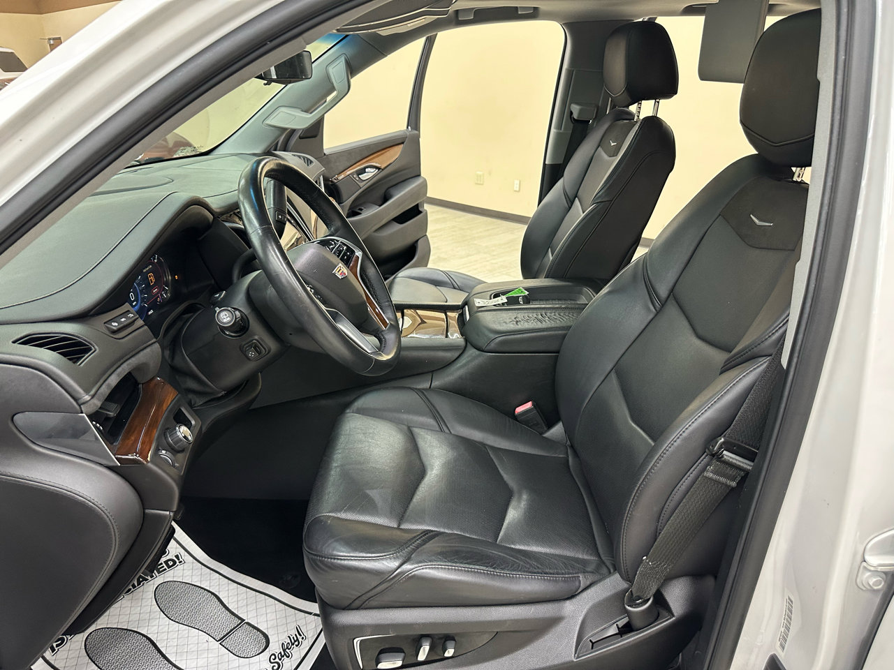 Used 2018 Cadillac Escalade Premium Luxury image 25