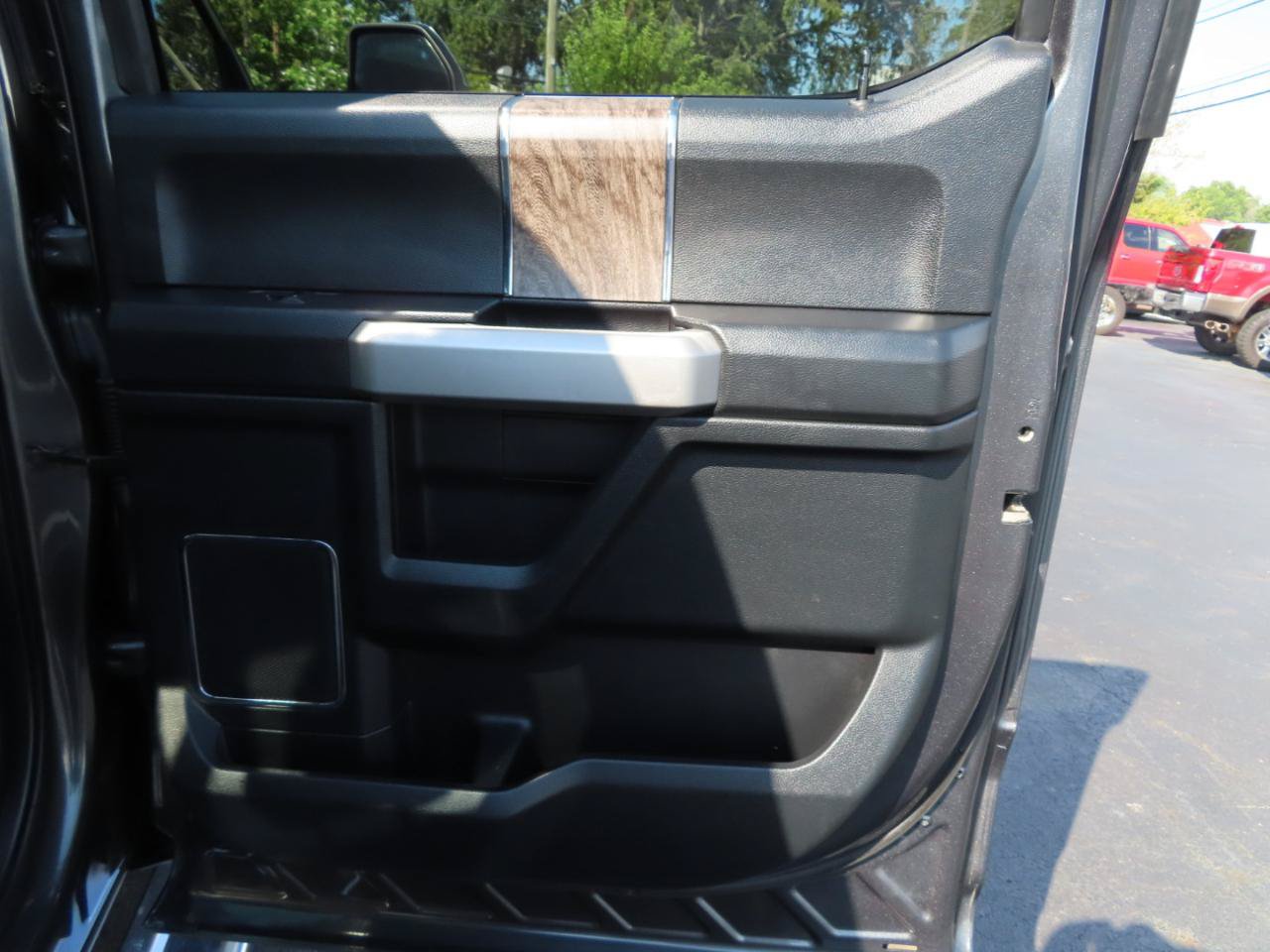 Used 2019 Ford F350 Lariat w/ Lariat Value Package AWD/4WD image 47