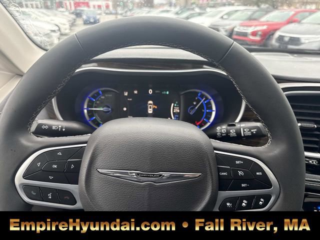 Used 2023 Chrysler Pacifica Limited image 28