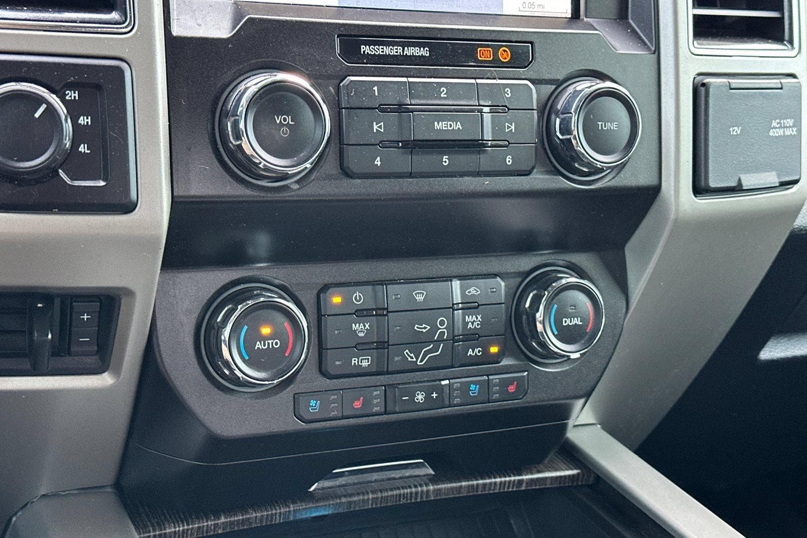 Used 2020 Ford F350 Lariat w/ Lariat Ultimate Package AWD/4WD image 21