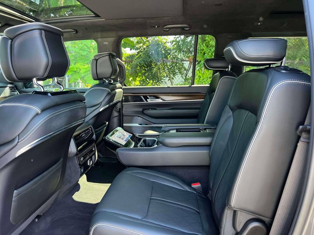 Used 2022 Jeep Grand Wagoneer Series II AWD/4WD image 12