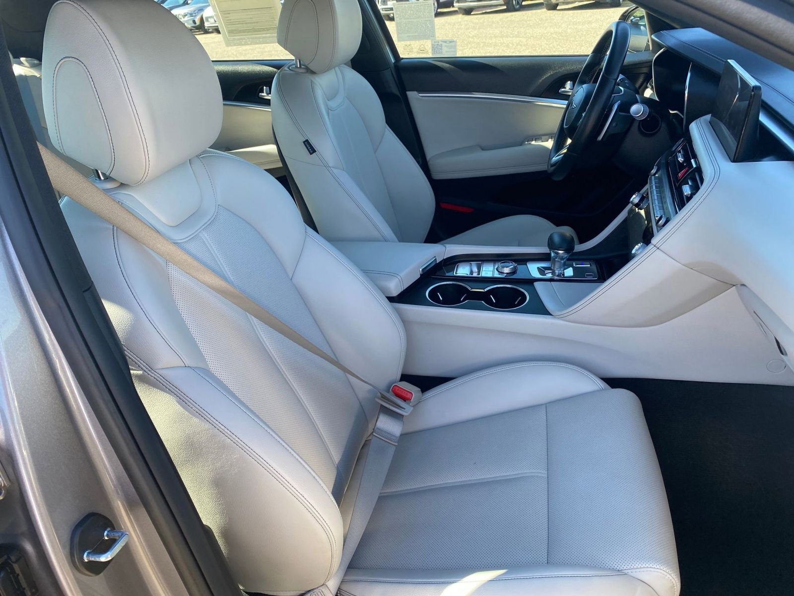 Used 2025 Genesis G70 2.5T image 38