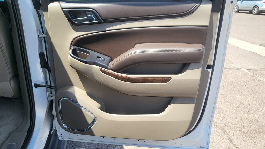 Used 2017 Chevrolet Suburban LT RWD image 25