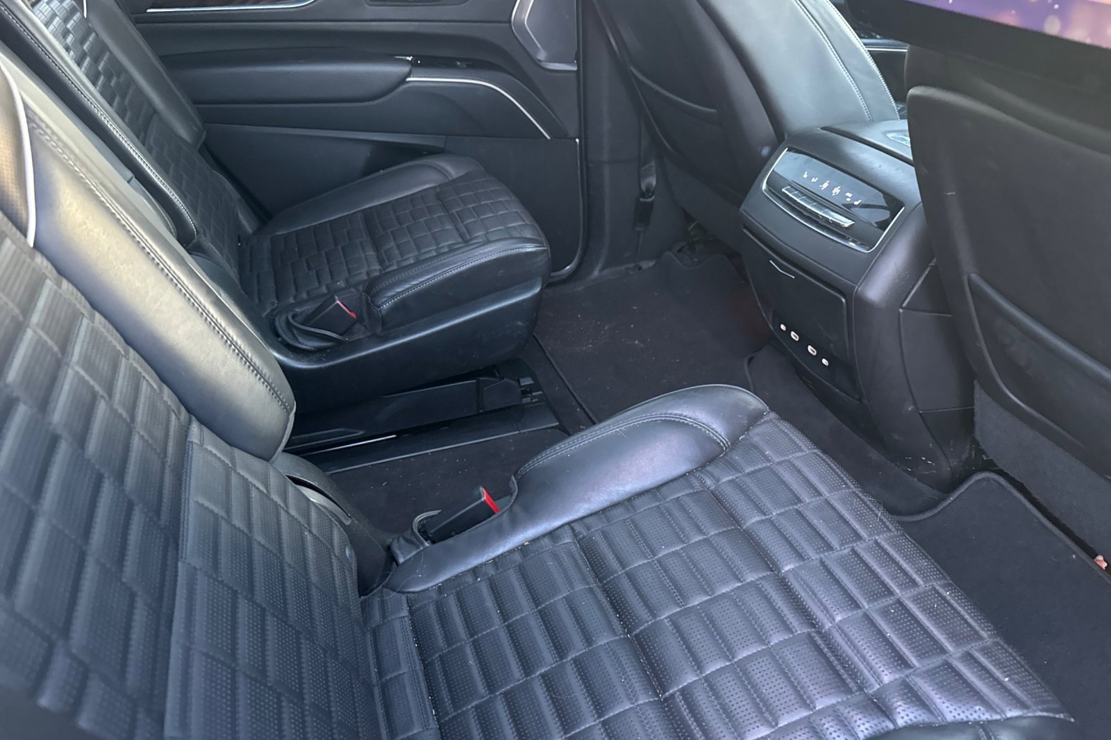 Used 2023 Cadillac Escalade Sport Platinum w/ LPO, ONYX Package image 18