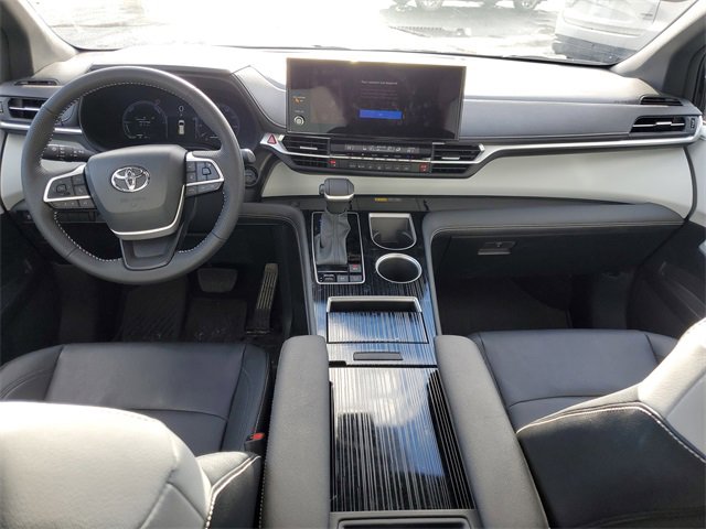 Used 2025 Toyota Sienna XSE image 13
