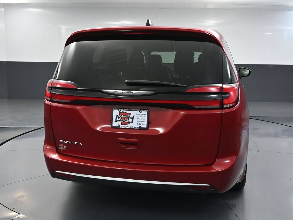 Used 2024 Chrysler Pacifica Touring-L FWD image 6