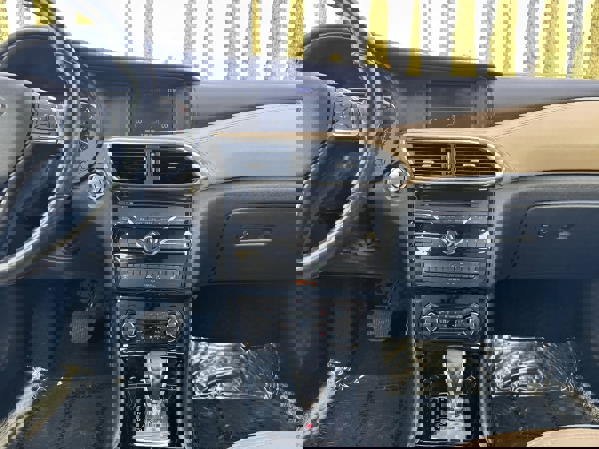 Used 2018 INFINITI QX30 w/ Cargo Package image 15